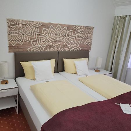 Kurparkhotel-Gemuend Екстер'єр фото